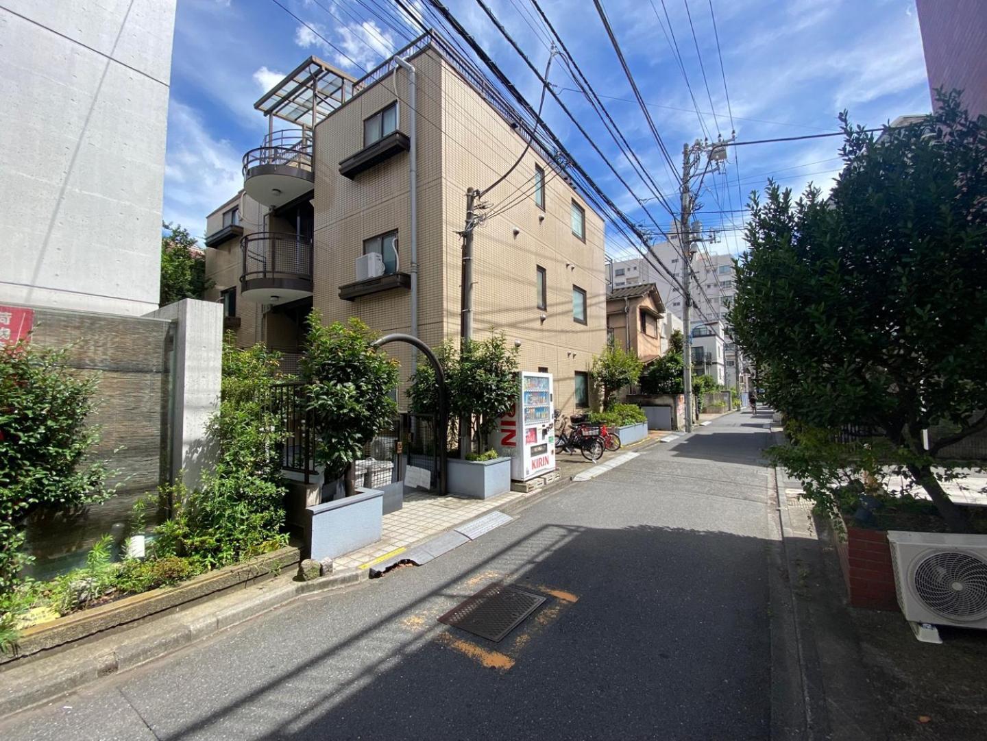Ema Eve House